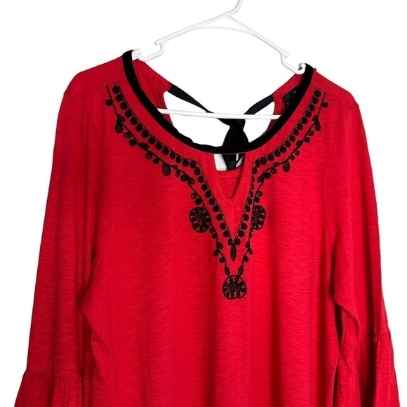 NEW Directions Curvy Size 12 Red Black Embroidered Top W/Bell Sleeve - Picture 3 of 10